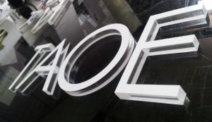 Placa acrilico letras corpóreas corte laser