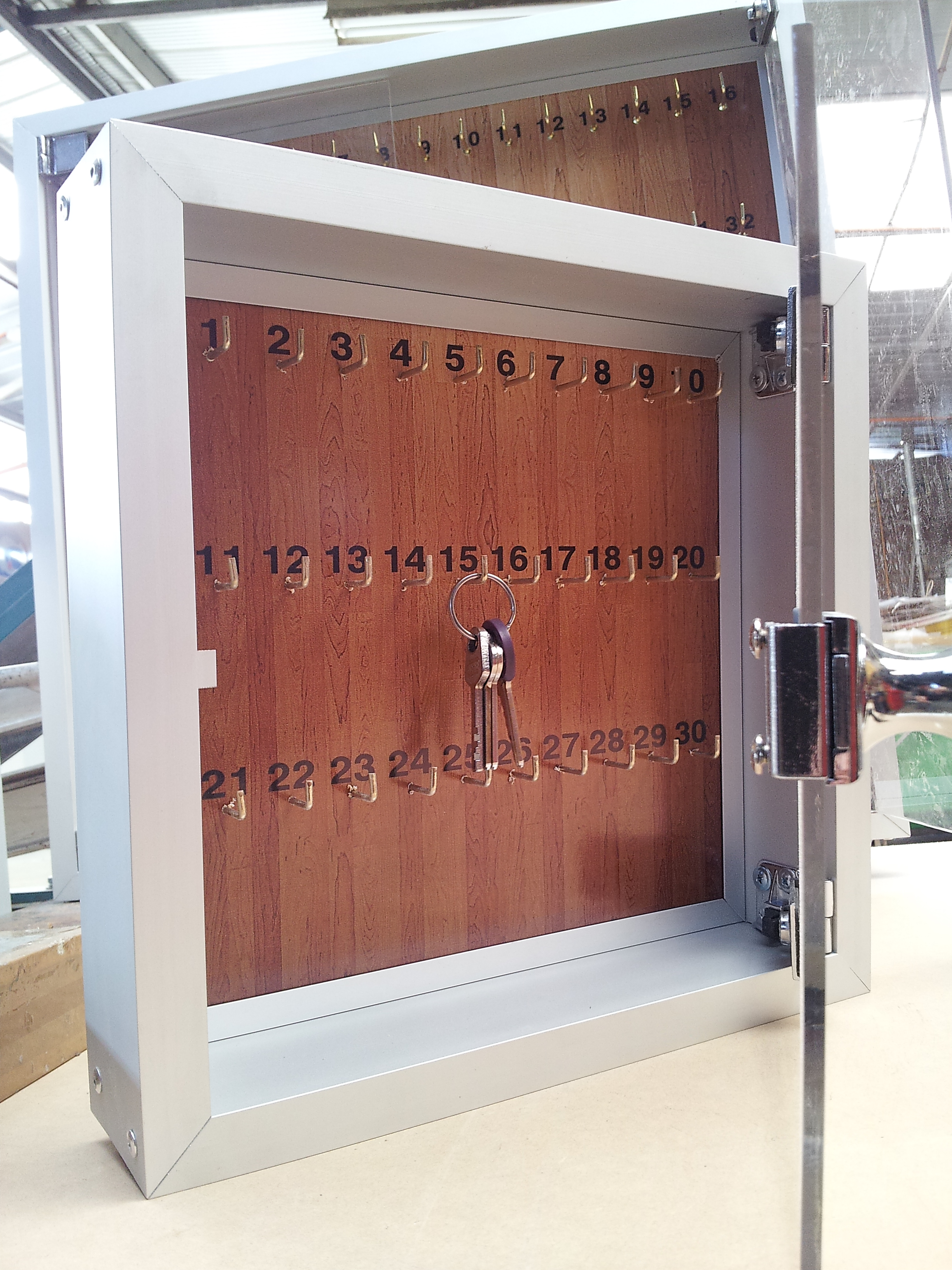 Caja porta llaves marco aluminio puertas acrilico Perfil aluminio anodizado
