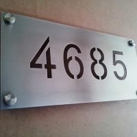 Numeración placa acero inoxidable corte laser