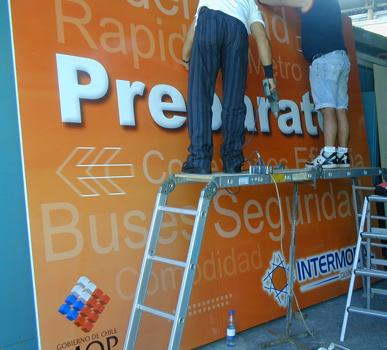 Letrero Raul gigantografia adhesiva sobre letrero metalico 1476 - Braulio Publicidad