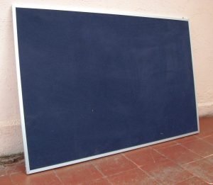 pizarra corcho tela con marco de aluminio y fondo mdf