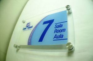 placa acrilico 5 mm clear impresion transparente mas blanco distanciadores acero