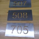 placas con números para departamentos en acero inoxidable calado laser