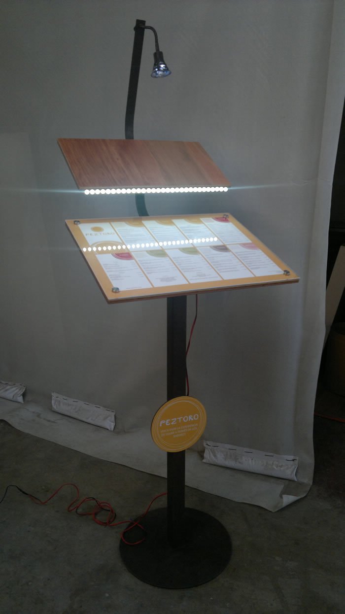 TOTEM PORTA MENU